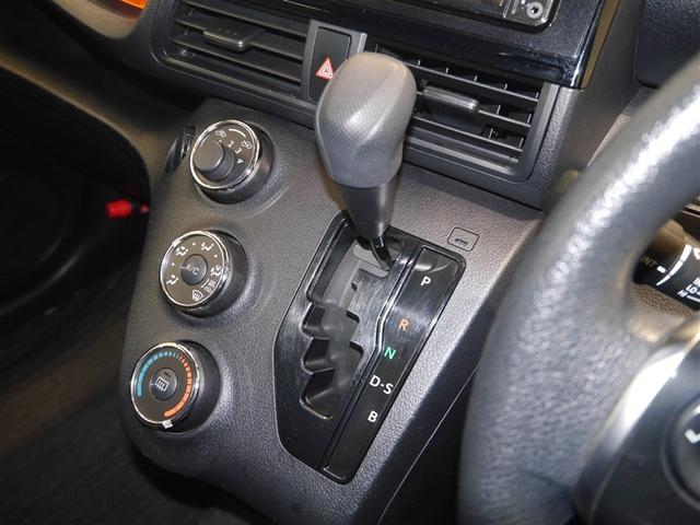 シエンタ Ｘ　ＶＳＣ　パワーウインドウ　寒冷地仕様車　キーレスエントリー　パワーステアリング　ナビ　マニュアルエアコン　衝突被害軽減ブレーキ　４ＷＤ　バックカメラ　スマートキー　ＥＴＣ　ＡＢＳ　レンタＵＰ（6枚目）