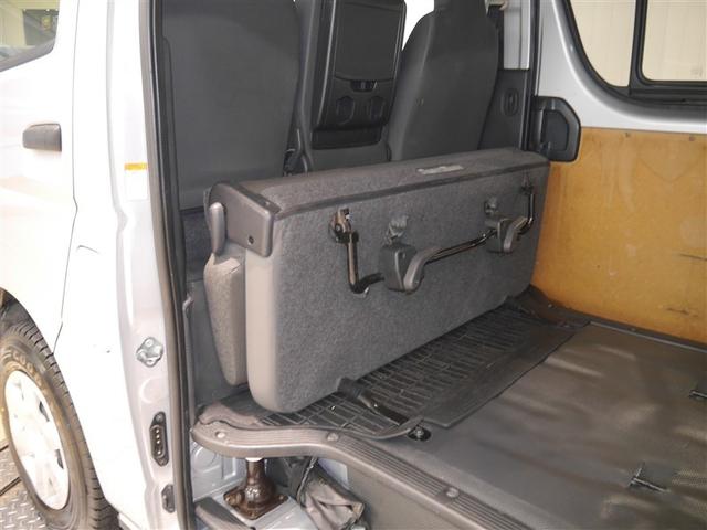 ハイエースバン DX 寒冷地仕様車 横滑り防止 イモビ 4WD キーレス 運転席エアバッグ ETC ミュージックプレイヤー接続可 パワーウインドウ ABS エアコン パワステ Wエアコン ベンチシート(9枚目)