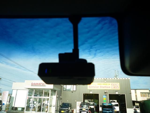 タント カスタムＲＳ　トップエディションＳＡＩＩＩ　４ＷＤ　ドライブレコーダー　全周囲カメラ　両側電動スライドドア　ナビ　クリアランスソナー　衝突被害軽減システム　オートマチックハイビーム　オートライト　ＬＥＤヘッドランプ　スマートキー（9枚目）