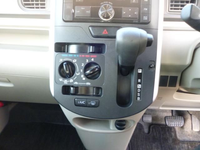 タント Ｌ　４ＷＤ　両側スライドドア　キーレスエントリー　アイドリングストップ　ベンチシート　ＣＶＴ　盗難防止システム　ＡＢＳ　ＥＳＣ　ＣＤ　ＵＳＢ　ミュージックプレイヤー接続可　衝突安全ボディ　エアコン（5枚目）