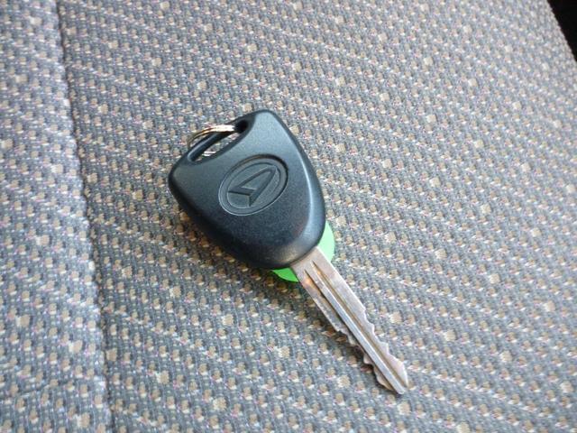 タント Ｌ　４ＷＤ　両側スライドドア　キーレスエントリー　アイドリングストップ　ベンチシート　ＣＶＴ　盗難防止システム　ＡＢＳ　ＥＳＣ　ＣＤ　ＵＳＢ　ミュージックプレイヤー接続可　衝突安全ボディ　エアコン（7枚目）