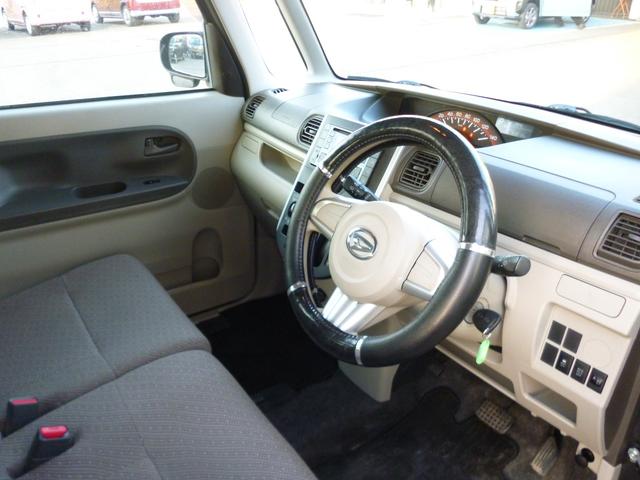 タント Ｌ　４ＷＤ　両側スライドドア　キーレスエントリー　アイドリングストップ　ベンチシート　ＣＶＴ　盗難防止システム　ＡＢＳ　ＥＳＣ　ＣＤ　ＵＳＢ　ミュージックプレイヤー接続可　衝突安全ボディ　エアコン（8枚目）