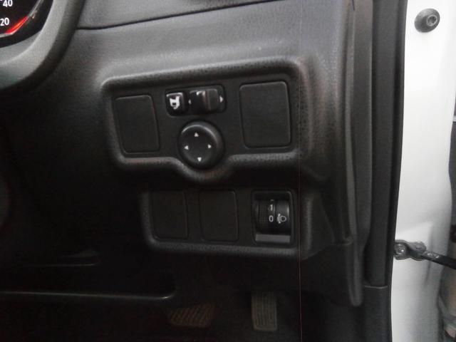 ノート Ｘ　ＦＯＵＲ　４ＷＤ　ＥＴＣ　全周囲カメラ　スマートキー　ＣＶＴ　盗難防止システム　衝突安全ボディ　ＡＢＳ　ＣＤ　ミュージックプレイヤー接続可　エアコン（8枚目）