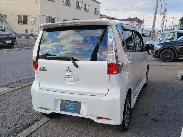 ｅＫカスタム Ｔ　ＥＴＣ　バックカメラ　ＨＩＤ　スマートキー　シートヒーター　ベンチシート　ＣＶＴ　盗難防止システム　ＡＢＳ　ＣＤ　ミュージックプレイヤー接続可　アルミホイール　衝突安全ボディ　エアコン（15枚目）