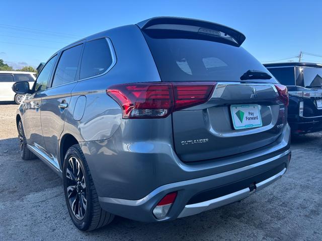 アウトランダーＰＨＥＶ Ｇセーフティパッケージ　ＬＥＤヘッドライト　衝突軽減ブレーキ　ヒーターハンドル　Ｐシート　３６０°モニター　夏冬タイヤアルミ付　充電コード付　ヒッチメンバー（6枚目）