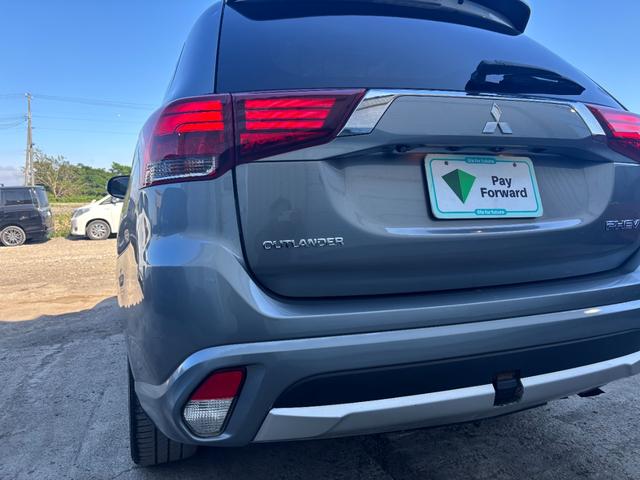 アウトランダーＰＨＥＶ Ｇセーフティパッケージ　ＬＥＤヘッドライト　衝突軽減ブレーキ　ヒーターハンドル　Ｐシート　３６０°モニター　夏冬タイヤアルミ付　充電コード付　ヒッチメンバー（17枚目）