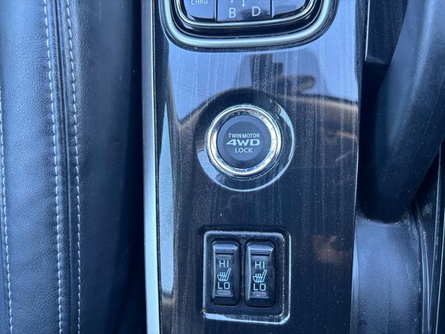 アウトランダーＰＨＥＶ Ｇセーフティパッケージ　ＬＥＤヘッドライト　衝突軽減ブレーキ　ヒーターハンドル　Ｐシート　３６０°モニター　夏冬タイヤアルミ付　充電コード付　ヒッチメンバー（31枚目）