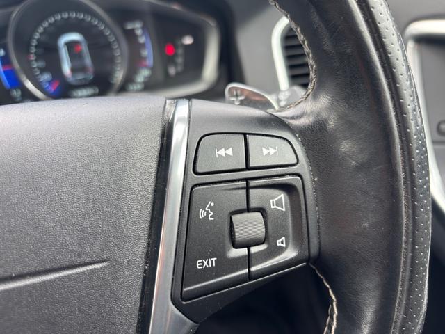 ＸＣ６０ Ｔ６　ＡＷＤ　Ｒデザイン　ポールスター　純正エンジンスターター　純正２０インチアルミ　ブラックレザーシート　シートヒーター　Ｂｌｕｅｔｏｏｔｈ　バックモニター　パワーバックドア　Ｈａｒｍａｎ　Ｋａｒｄｏｎスピーカー（30枚目）