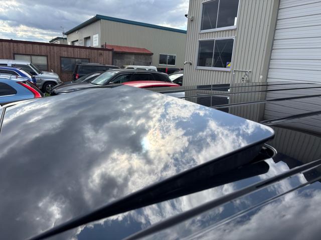 Ｇクラス 　左ハンドル　後席ヘッドレスモニター　社外ナビ　Ｂｌｕｅｔｏｏｔｈ　バックモニター　ウッドコンビハンドル　サンルーフ　セラミックコーティング済（17枚目）