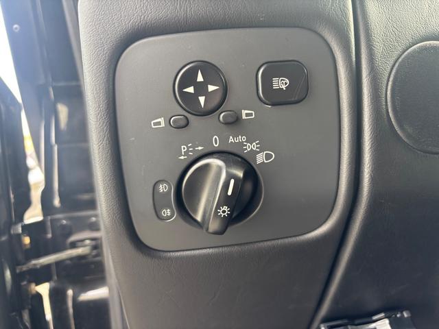 Ｇクラス 　左ハンドル　後席ヘッドレスモニター　社外ナビ　Ｂｌｕｅｔｏｏｔｈ　バックモニター　ウッドコンビハンドル　サンルーフ　セラミックコーティング済（28枚目）