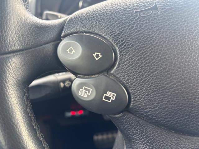 Ｇクラス 　左ハンドル　後席ヘッドレスモニター　社外ナビ　Ｂｌｕｅｔｏｏｔｈ　バックモニター　ウッドコンビハンドル　サンルーフ　セラミックコーティング済（32枚目）