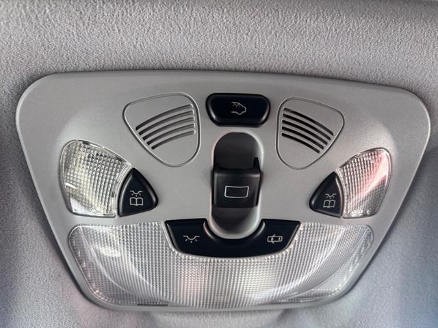 Ｇクラス 　左ハンドル　後席ヘッドレスモニター　社外ナビ　Ｂｌｕｅｔｏｏｔｈ　バックモニター　ウッドコンビハンドル　サンルーフ　セラミックコーティング済（36枚目）