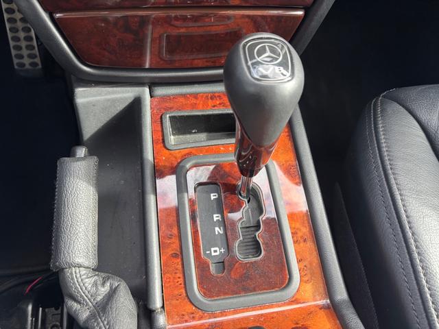 Ｇクラス 　左ハンドル　後席ヘッドレスモニター　社外ナビ　Ｂｌｕｅｔｏｏｔｈ　バックモニター　ウッドコンビハンドル　サンルーフ　セラミックコーティング済（37枚目）