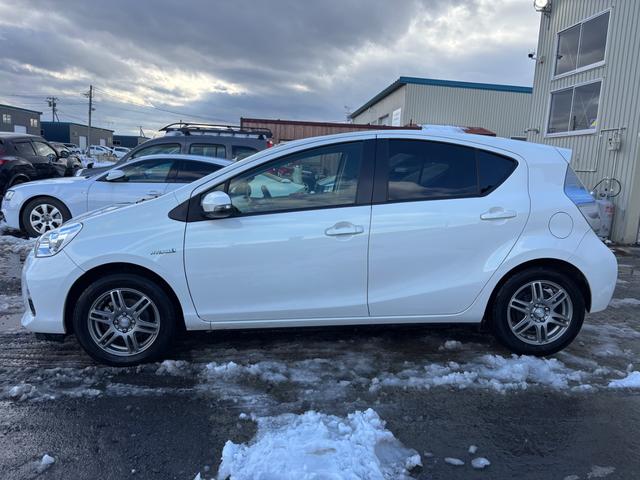 アクア Ｓ　ナビ　バックモニター　地デジ　Ｂｌｕｅｔｏｏｔｈ　夏冬タイヤ　スマートキー　寒冷地仕様（5枚目）