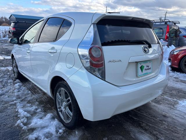 アクア Ｓ　ナビ　バックモニター　地デジ　Ｂｌｕｅｔｏｏｔｈ　夏冬タイヤ　スマートキー　寒冷地仕様（6枚目）