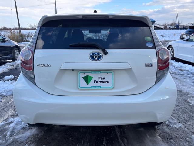 アクア Ｓ　ナビ　バックモニター　地デジ　Ｂｌｕｅｔｏｏｔｈ　夏冬タイヤ　スマートキー　寒冷地仕様（7枚目）