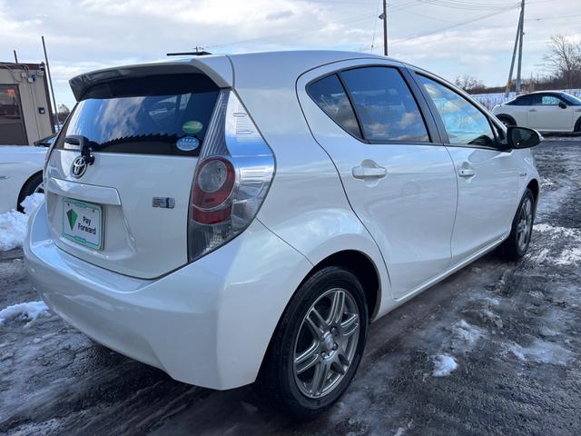 アクア Ｓ　ナビ　バックモニター　地デジ　Ｂｌｕｅｔｏｏｔｈ　夏冬タイヤ　スマートキー　寒冷地仕様（8枚目）