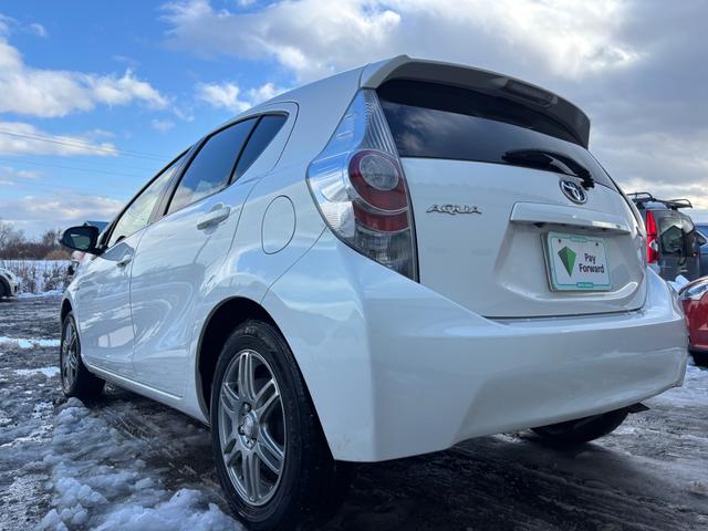 アクア Ｓ　ナビ　バックモニター　地デジ　Ｂｌｕｅｔｏｏｔｈ　夏冬タイヤ　スマートキー　寒冷地仕様（17枚目）