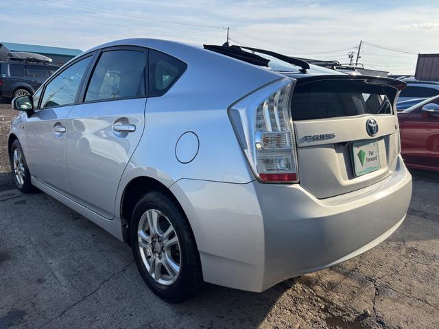 プリウス S 夏冬タイヤ付 スマートキー バックカメラ(6枚目)