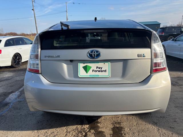 プリウス S 夏冬タイヤ付 スマートキー バックカメラ(7枚目)