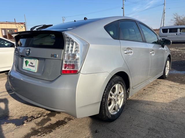 プリウス S 夏冬タイヤ付 スマートキー バックカメラ(8枚目)