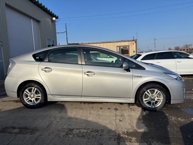 プリウス S 夏冬タイヤ付 スマートキー バックカメラ(9枚目)