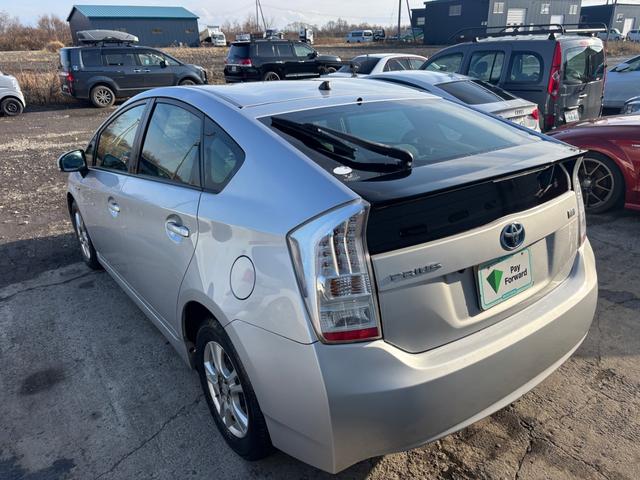 プリウス S 夏冬タイヤ付 スマートキー バックカメラ(19枚目)