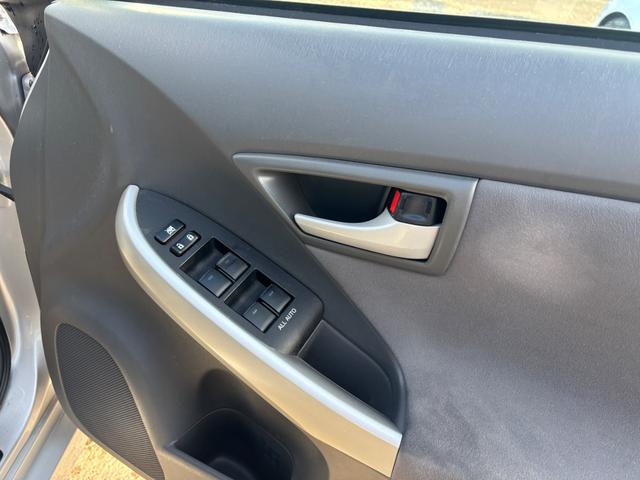 プリウス S 夏冬タイヤ付 スマートキー バックカメラ(25枚目)