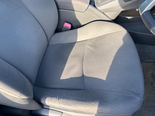 プリウス S 夏冬タイヤ付 スマートキー バックカメラ(31枚目)