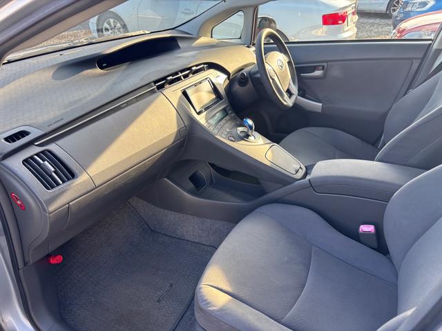 プリウス S 夏冬タイヤ付 スマートキー バックカメラ(33枚目)