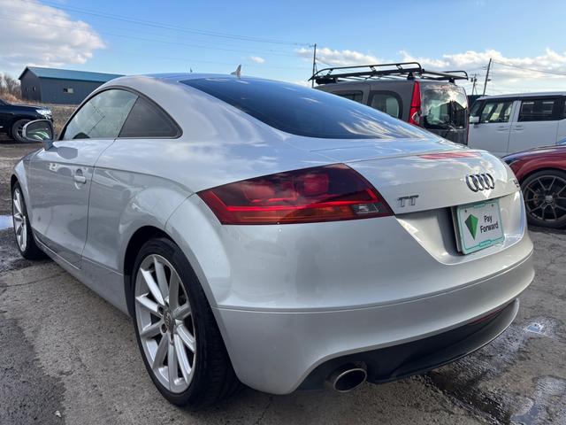 ＴＴクーペ ２．０ＴＦＳＩ　クワトロ　２．０ＴＦＳＩ　クワトロ（４名）　赤レザーシート　シートヒーター　バックモニター　地デジＴＶ　Ｂｌｕｅｔｏｏｔｈ（6枚目）