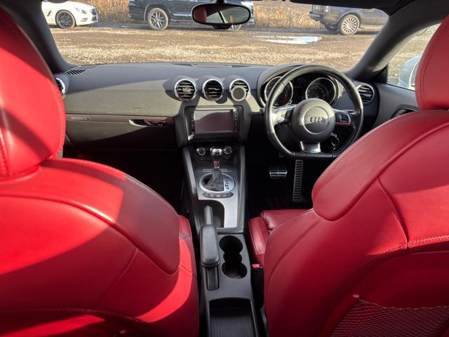 ＴＴクーペ ２．０ＴＦＳＩ　クワトロ　２．０ＴＦＳＩ　クワトロ（４名）　赤レザーシート　シートヒーター　バックモニター　地デジＴＶ　Ｂｌｕｅｔｏｏｔｈ（21枚目）
