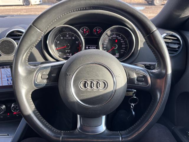 ＴＴクーペ ２．０ＴＦＳＩ　クワトロ　２．０ＴＦＳＩ　クワトロ（４名）　赤レザーシート　シートヒーター　バックモニター　地デジＴＶ　Ｂｌｕｅｔｏｏｔｈ（25枚目）