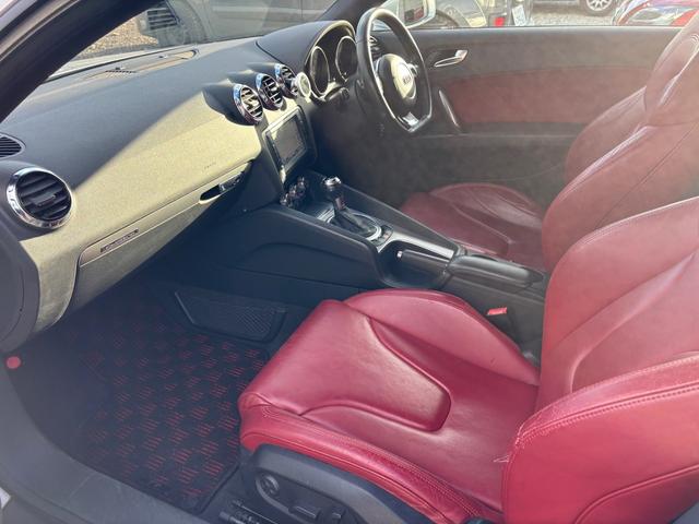 ＴＴクーペ ２．０ＴＦＳＩ　クワトロ　２．０ＴＦＳＩ　クワトロ（４名）　赤レザーシート　シートヒーター　バックモニター　地デジＴＶ　Ｂｌｕｅｔｏｏｔｈ（33枚目）