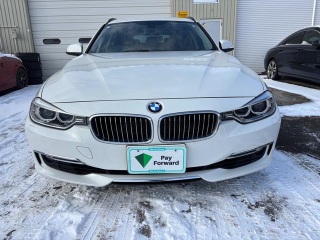 ３シリーズ ３２０ｉ　ｘＤｒｉｖｅツーリング　ラグジュアリー　ブラックレザーシート　夏冬タイヤアルミ付　４ＷＤ　パワーバックドア　Ｂｌｕｅｔｏｏｔｈ　ＵＳＢポート（3枚目）