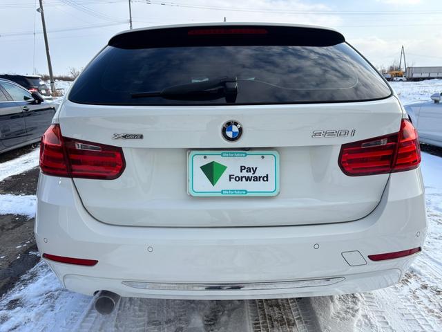 ３シリーズ ３２０ｉ　ｘＤｒｉｖｅツーリング　ラグジュアリー　ブラックレザーシート　夏冬タイヤアルミ付　４ＷＤ　パワーバックドア　Ｂｌｕｅｔｏｏｔｈ　ＵＳＢポート（7枚目）