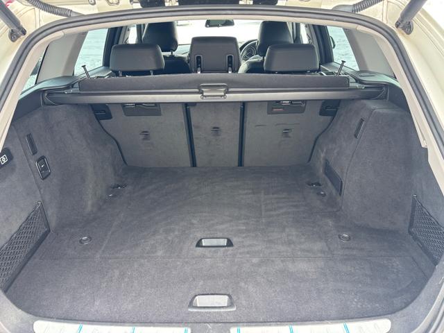 ３シリーズ ３２０ｉ　ｘＤｒｉｖｅツーリング　ラグジュアリー　ブラックレザーシート　夏冬タイヤアルミ付　４ＷＤ　パワーバックドア　Ｂｌｕｅｔｏｏｔｈ　ＵＳＢポート（48枚目）