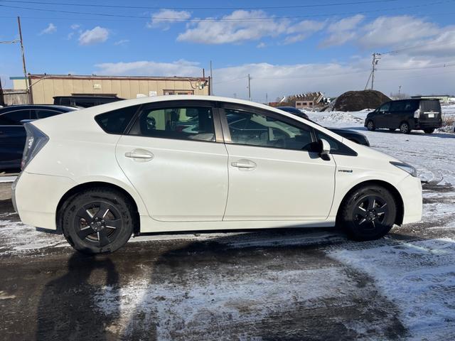 プリウス Ｓ　スマートキー　エンジンスターター　夏用アルミホイール　地デジ　ＥＴＣ（9枚目）