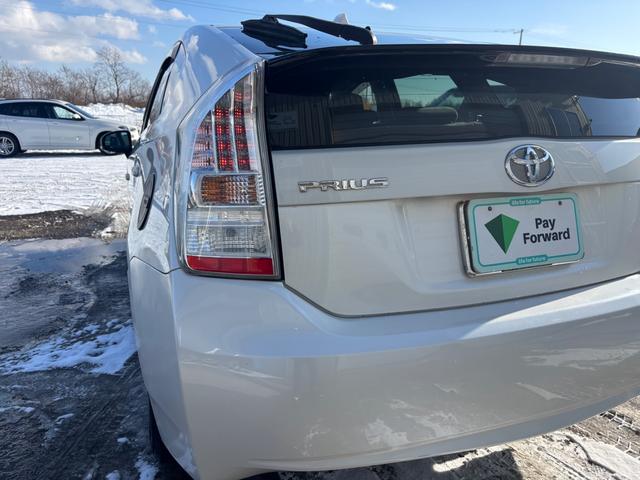 プリウス Ｓ　スマートキー　エンジンスターター　夏用アルミホイール　地デジ　ＥＴＣ（16枚目）