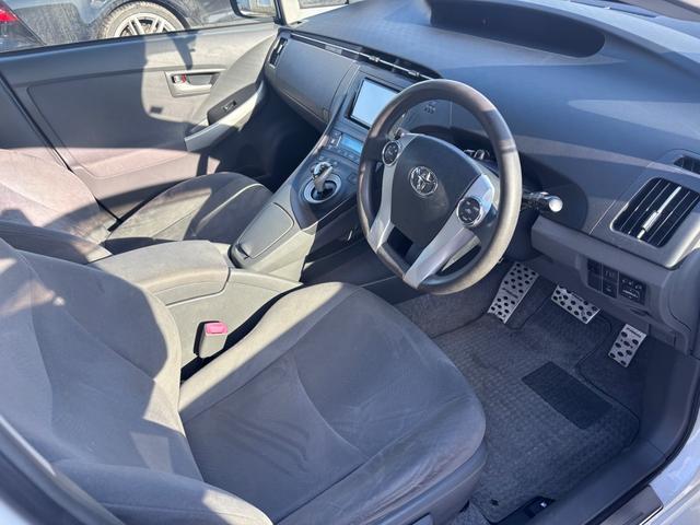 プリウス Ｓ　スマートキー　エンジンスターター　夏用アルミホイール　地デジ　ＥＴＣ（23枚目）