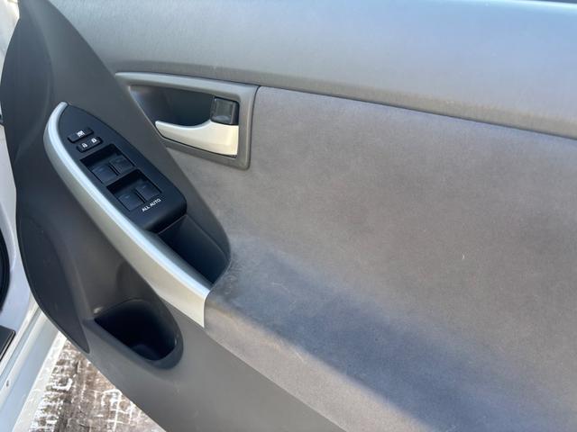 プリウス Ｓ　スマートキー　エンジンスターター　夏用アルミホイール　地デジ　ＥＴＣ（24枚目）