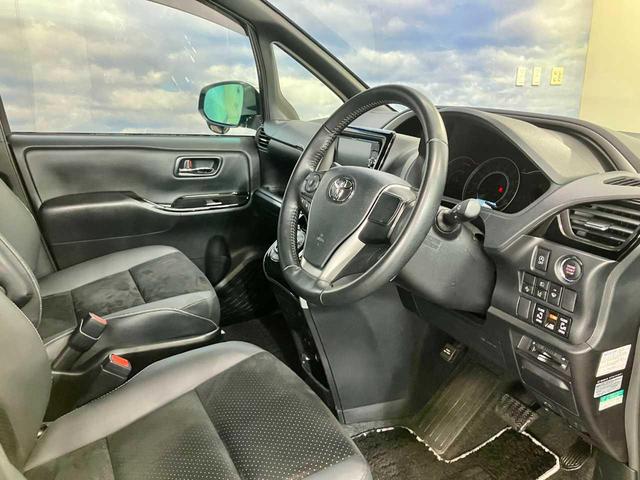 ヴォクシー ＺＳ　煌ＩＩＩ　Ｂｌｕｅｔｏｏｔｈ接続　ＥＴＣ　両側電動スライドドア　４ＷＤ　寒冷地仕様車　衝突被害軽減　地デジＴＶ　バックモニター　ウォークスルー　３列シート　スペアキー　クリアランスソナー　メモリーナビ（31枚目）