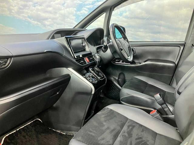 ヴォクシー ＺＳ　煌ＩＩＩ　Ｂｌｕｅｔｏｏｔｈ接続　ＥＴＣ　両側電動スライドドア　４ＷＤ　寒冷地仕様車　衝突被害軽減　地デジＴＶ　バックモニター　ウォークスルー　３列シート　スペアキー　クリアランスソナー　メモリーナビ（54枚目）