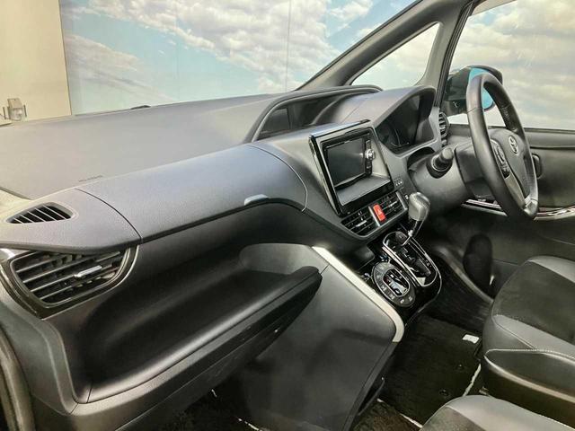 ヴォクシー ＺＳ　煌ＩＩＩ　Ｂｌｕｅｔｏｏｔｈ接続　ＥＴＣ　両側電動スライドドア　４ＷＤ　寒冷地仕様車　衝突被害軽減　地デジＴＶ　バックモニター　ウォークスルー　３列シート　スペアキー　クリアランスソナー　メモリーナビ（57枚目）