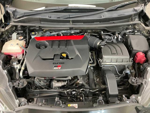ＧＲヤリス ＲＺ　ハイパフォーマンス　ファースト　エディション　４ＷＤ　バックモニタ－　横滑り防止　エアロ　寒冷地　コーナーセンサー　ナビＴＶ　オートハイビーム　パーキングアシスト　ＥＴＣ２．０　ＵＳＢ　ＢＴ　盗難防止装置　スマートキー　オートエアコン（3枚目）