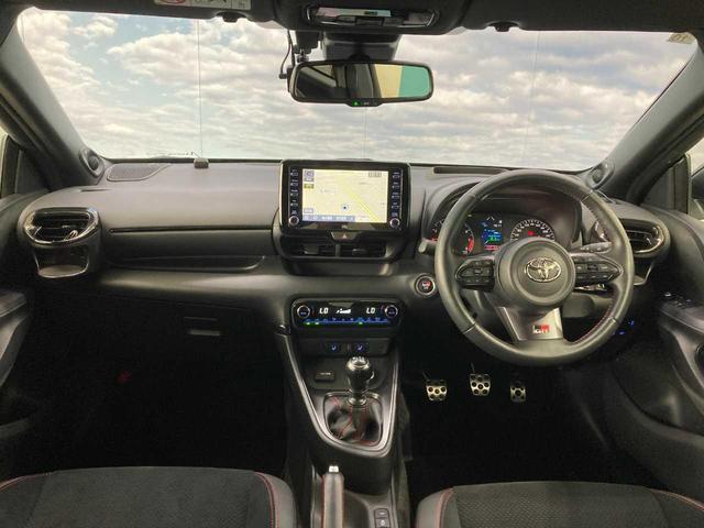 ＧＲヤリス ＲＺ　ハイパフォーマンス　ファースト　エディション　４ＷＤ　バックモニタ－　横滑り防止　エアロ　寒冷地　コーナーセンサー　ナビＴＶ　オートハイビーム　パーキングアシスト　ＥＴＣ２．０　ＵＳＢ　ＢＴ　盗難防止装置　スマートキー　オートエアコン（5枚目）