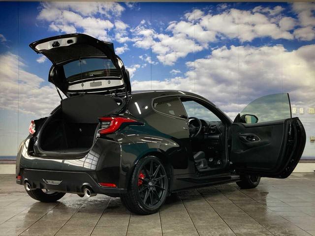 ＧＲヤリス ＲＺ　ハイパフォーマンス　ファースト　エディション　４ＷＤ　バックモニタ－　横滑り防止　エアロ　寒冷地　コーナーセンサー　ナビＴＶ　オートハイビーム　パーキングアシスト　ＥＴＣ２．０　ＵＳＢ　ＢＴ　盗難防止装置　スマートキー　オートエアコン（16枚目）