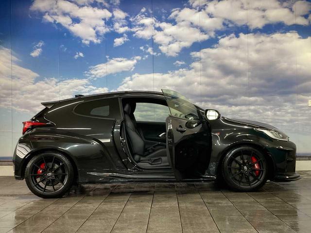 ＧＲヤリス ＲＺ　ハイパフォーマンス　ファースト　エディション　４ＷＤ　バックモニタ－　横滑り防止　エアロ　寒冷地　コーナーセンサー　ナビＴＶ　オートハイビーム　パーキングアシスト　ＥＴＣ２．０　ＵＳＢ　ＢＴ　盗難防止装置　スマートキー　オートエアコン（25枚目）