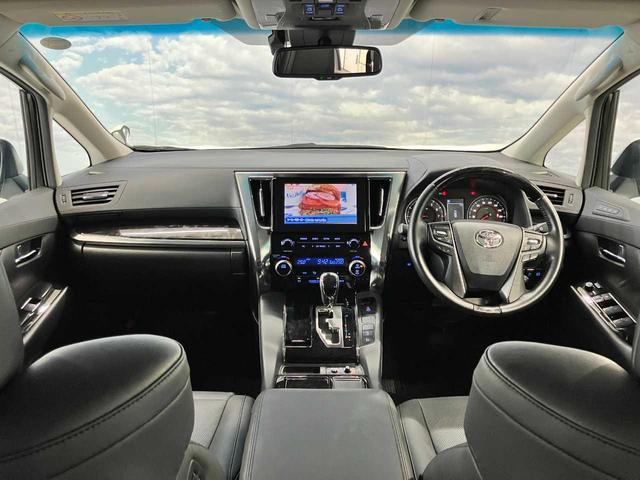 アルファード ２．５Ｓ　Ｃパッケージ　寒冷地　４ＷＤ　ＢＬＵＥＴＯＯＴＨ　車線逸脱警報　プリクラッシュセーフティー　アダプティブクルコン　ＡＣ１００Ｖ　地デジＴＶ　シートエアコン　パーキングアシスト　ナビ＆ＴＶ　バックソナー　シートヒータ（4枚目）