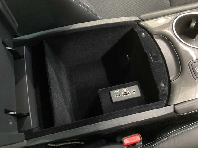 スカイライン 350GT FOUR ハイブリッド 360°カメラ 4WD エマージェンシーブレーキ Bluetooth フルセグTV スマートキー レーンアシスト レーダークルーズコントロール クリアランスソナー バックカメラ パワーシート USB(41枚目)